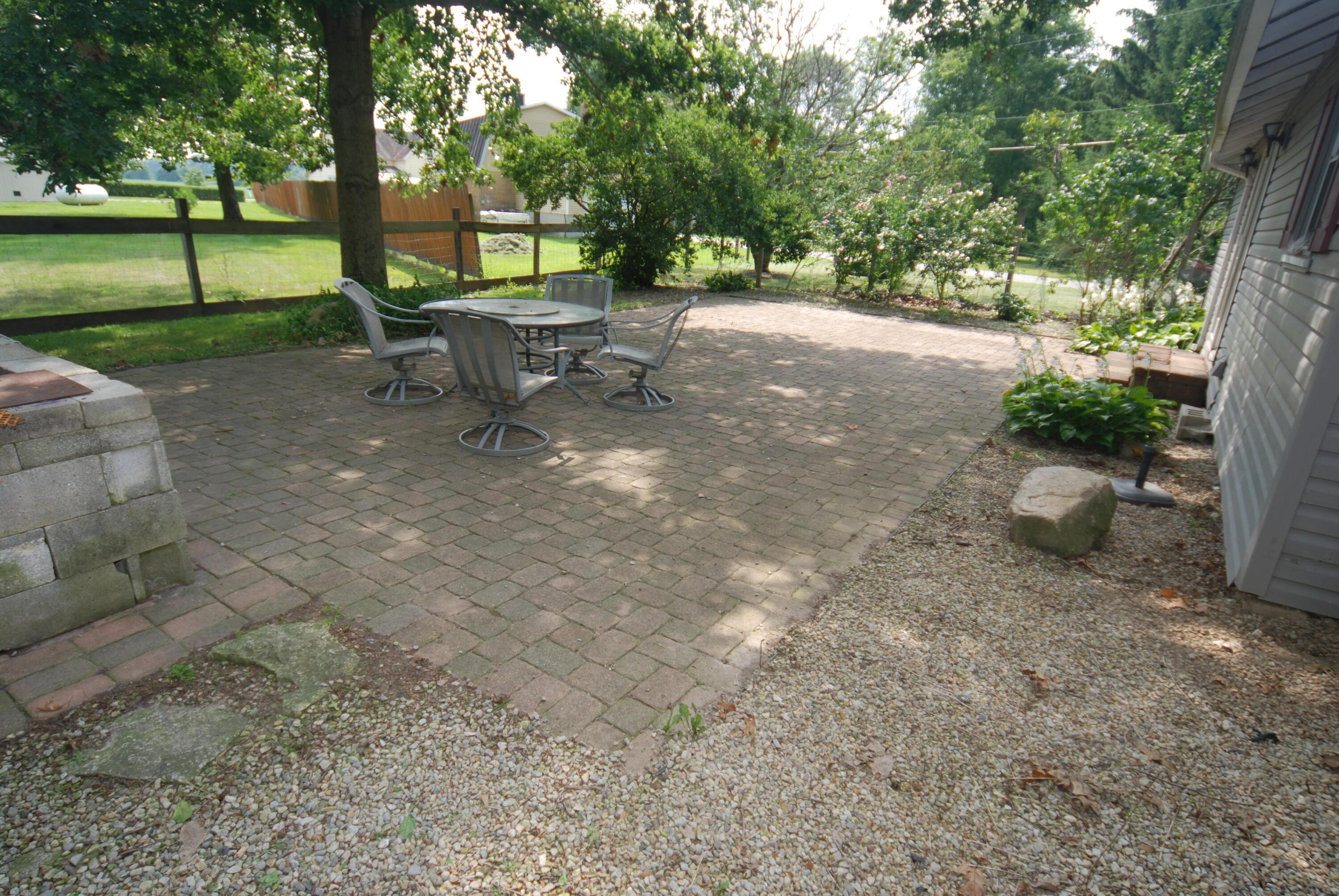 4858 Hedley Road Radnor, OH 43066 - Photo 14 of 24 side patio