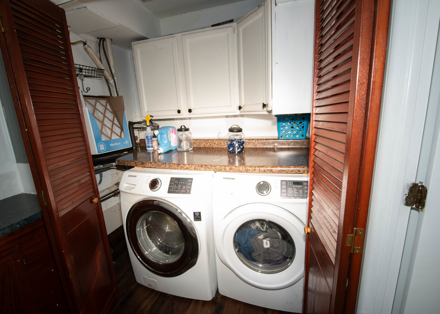 185 South Pinecrest Road Bolingbrook, IL 60440 - Photo 14 of 38 a utility room with dryer and washer