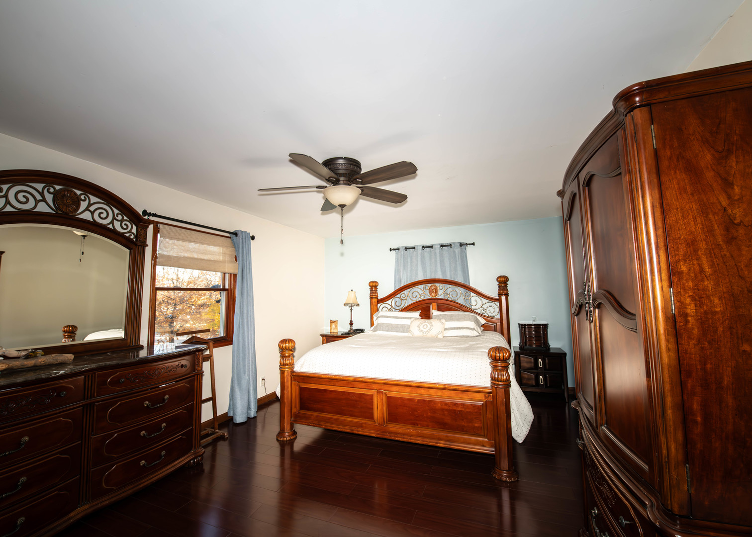 185 South Pinecrest Road Bolingbrook, IL 60440 - Photo 18 of 38 a bedroom with a bed and a dresser
