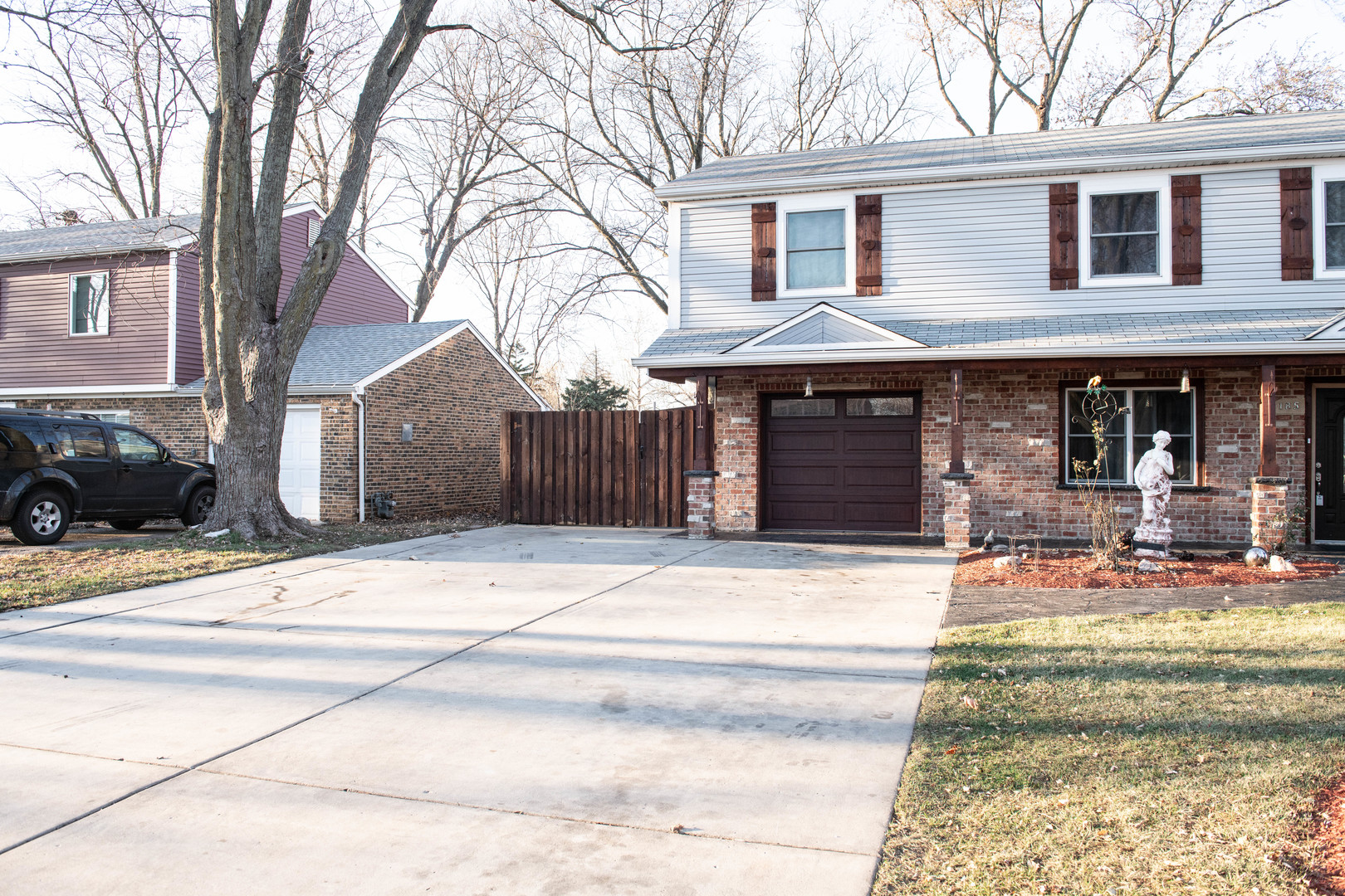 185 South Pinecrest Road Bolingbrook, IL 60440 - Photo 4 of 38 a front view of a house with a garage