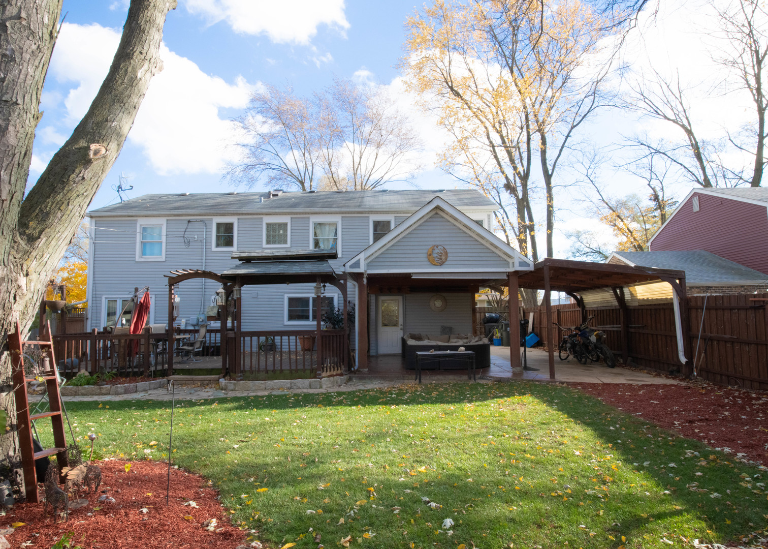 185 South Pinecrest Road Bolingbrook, IL 60440 - Photo 7 of 38 a front view of a house with garden