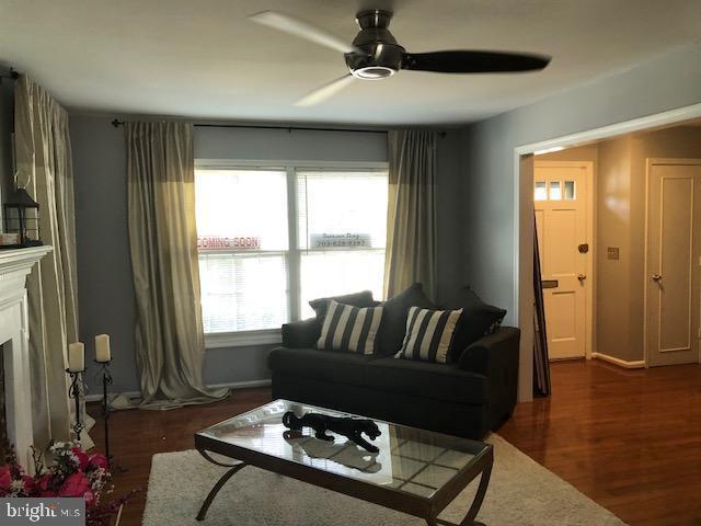 8247 Carrleigh Parkway Springfield, VA 22152 - Photo 15 of 87 Living Room (towards Front Door)
