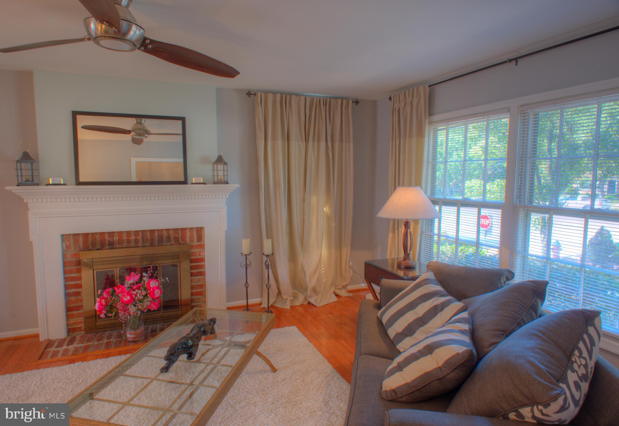 8247 Carrleigh Parkway Springfield, VA 22152 - Photo 18 of 87 Living Room
