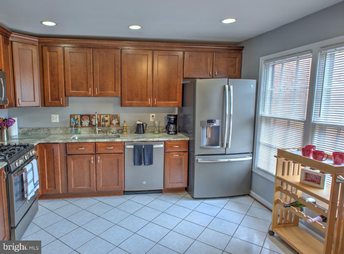 8247 Carrleigh Parkway Springfield, VA 22152 - Photo 31 of 87 Kitchen