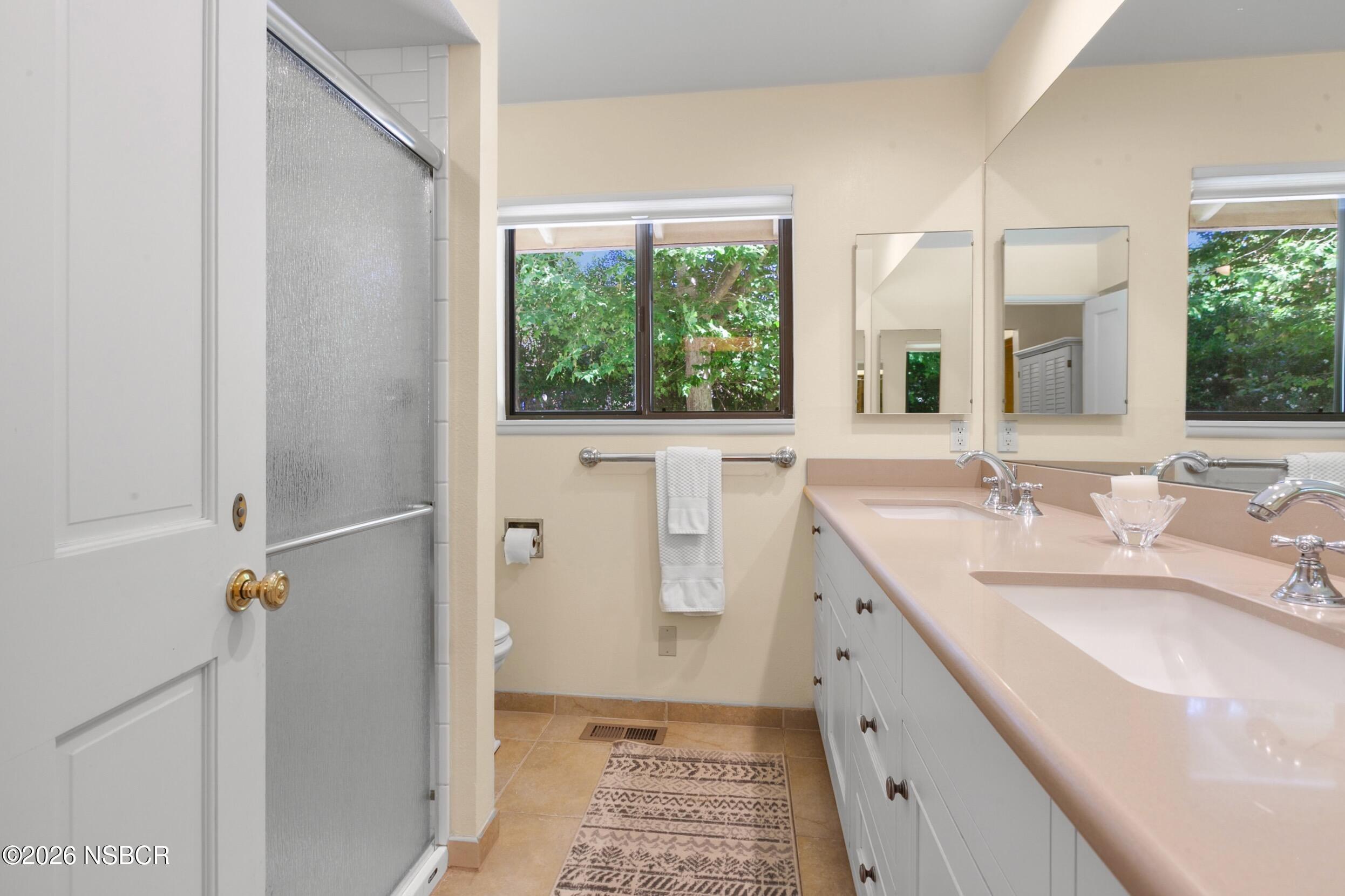 945 Rancho Alisal Drive Solvang, CA 93463 - Photo 21 of 28 Guest Bedroom En-Suite Bathroom