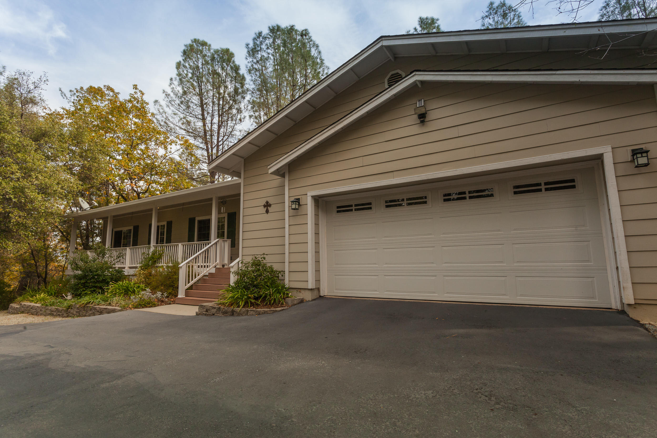 12199 Macs Road Redding, CA 96003 - Photo 6 of 36 a front view of a house with garden