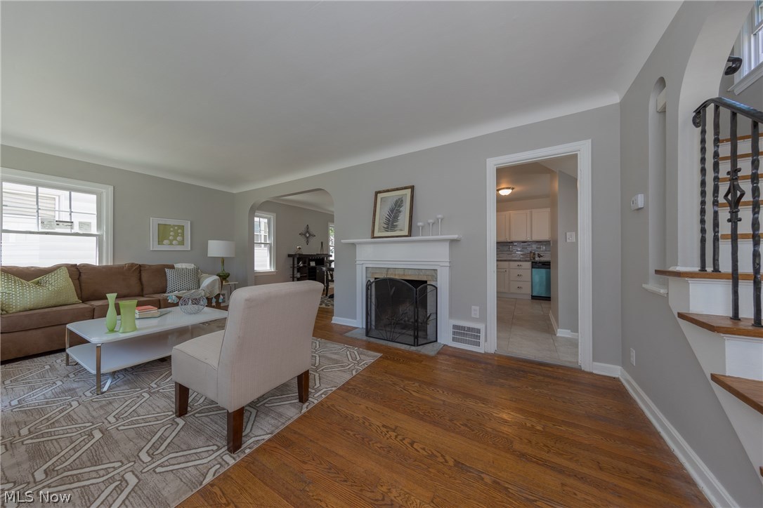 2228 Barrington Road Cleveland, OH 44118 - Photo 5 of 33 The light-filled Living Room