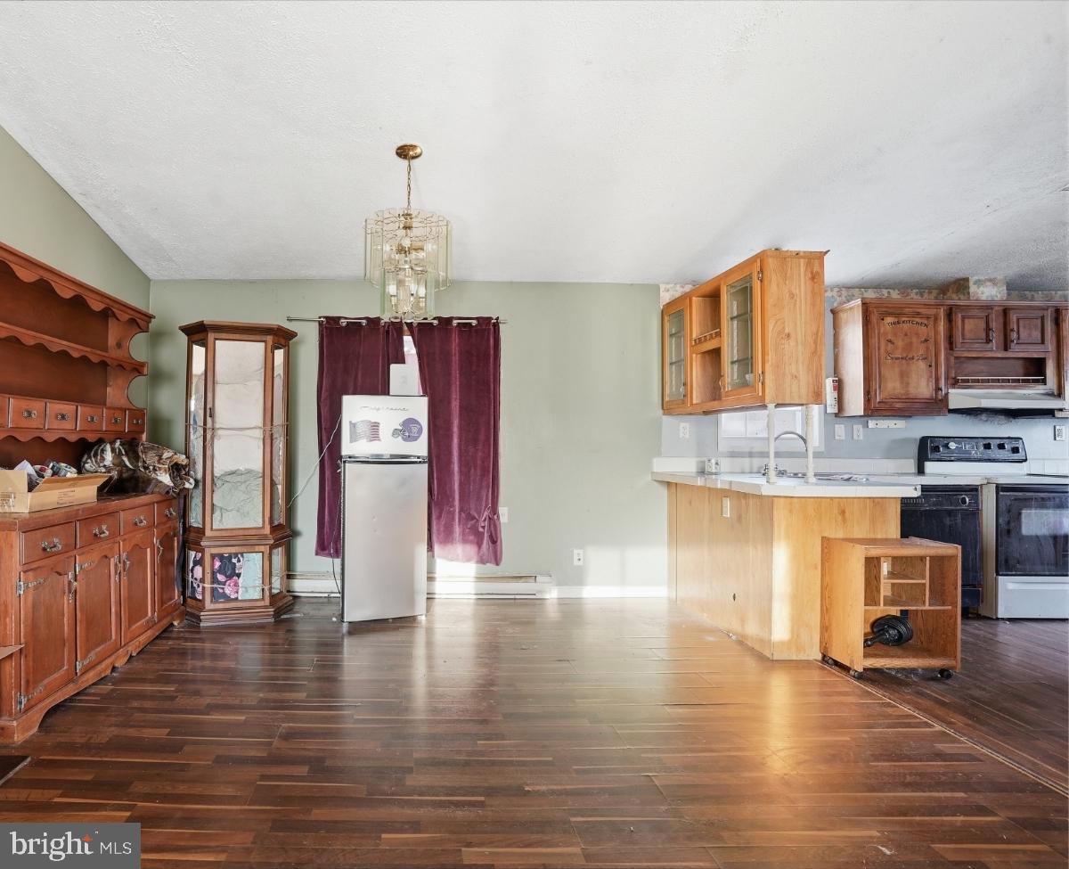105 Ceramic Drive Newfoundland, PA 18445 - Photo 13 of 45 Spacious kitchen with vintage charm.