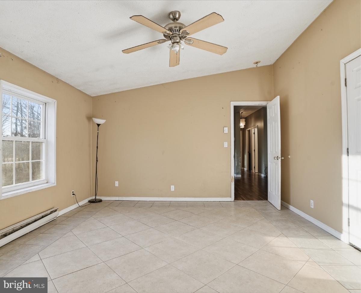 105 Ceramic Drive Newfoundland, PA 18445 - Photo 20 of 45 Spacious room with natural light.