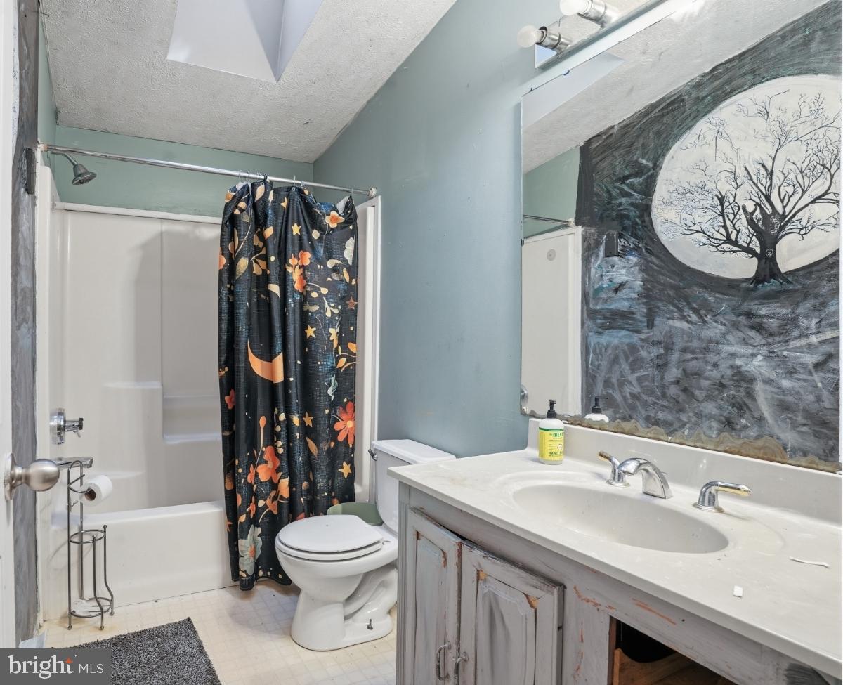 105 Ceramic Drive Newfoundland, PA 18445 - Photo 24 of 45 Charming bathroom with artistic flair.