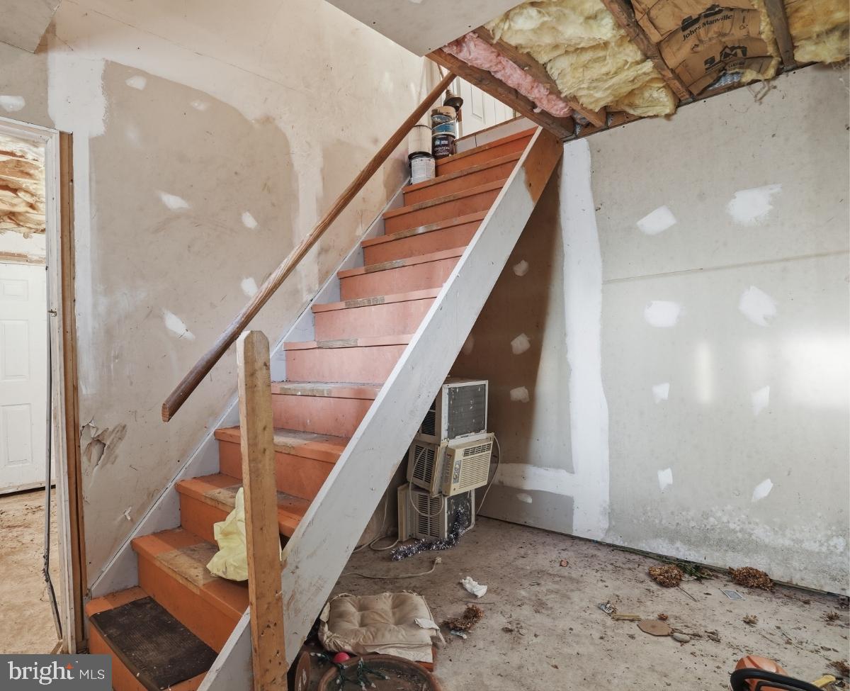 105 Ceramic Drive Newfoundland, PA 18445 - Photo 29 of 45 Stairway to renovation potential.