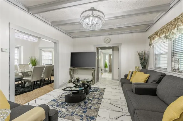 $329,999 | 135 North Elmwood Avenue, Kansas City, MO 64123