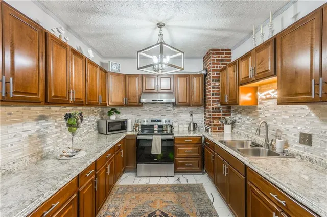 $329,999 | 135 North Elmwood Avenue, Kansas City, MO 64123