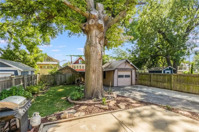 $329,999 | 135 North Elmwood Avenue, Kansas City, MO 64123