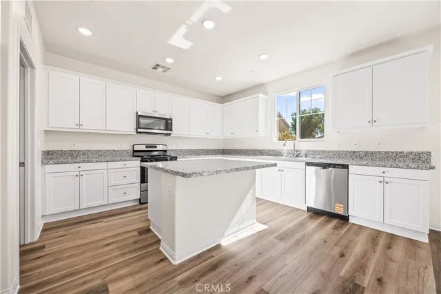 $3,150 | 12511 Ava Loma Street, Victorville, CA 92392