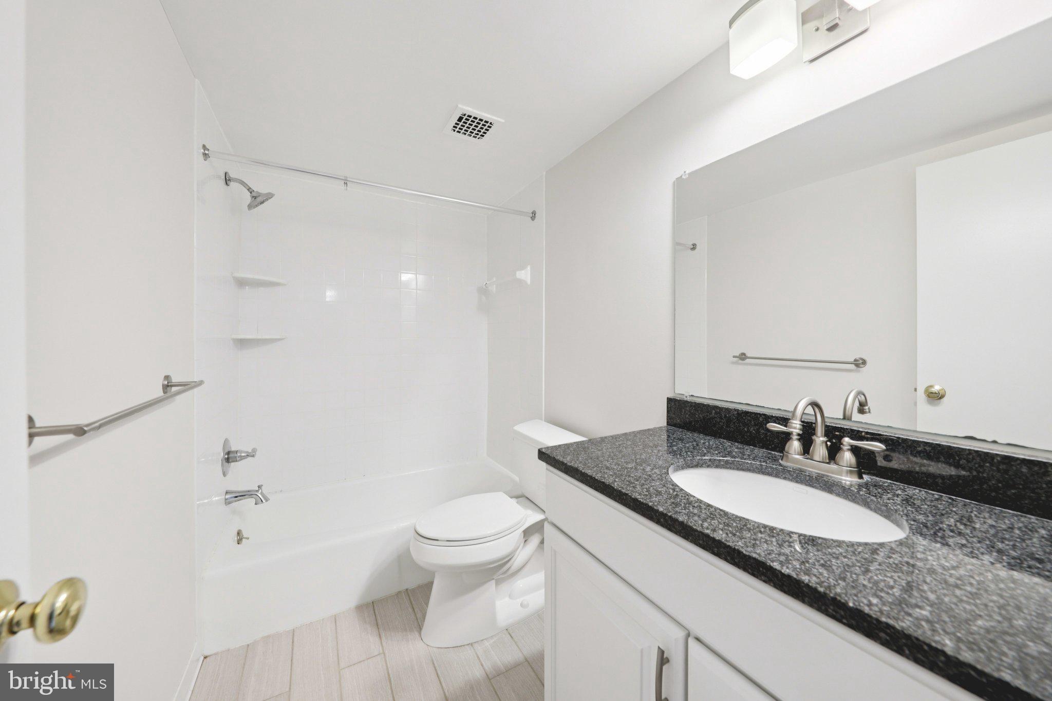 9900 Georgia Avenue, Unit 27306 Silver Spring, MD 20902 - Photo 16 of 23 Full Bath with Tub/Shower