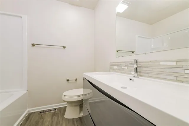 $2,400 | 1612 Northeast 112th Terrace, Kansas City, MO 64155