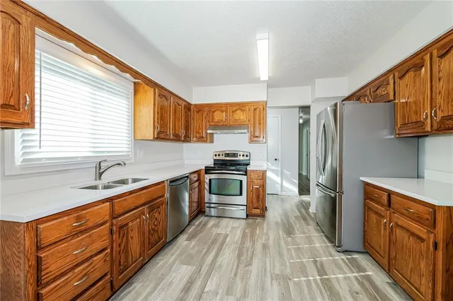 $2,400 | 1612 Northeast 112th Terrace, Kansas City, MO 64155