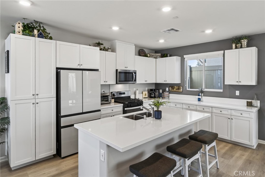 7182 Beck Drive Riverside, CA 92503 - Photo 6 of 48 Kitchen