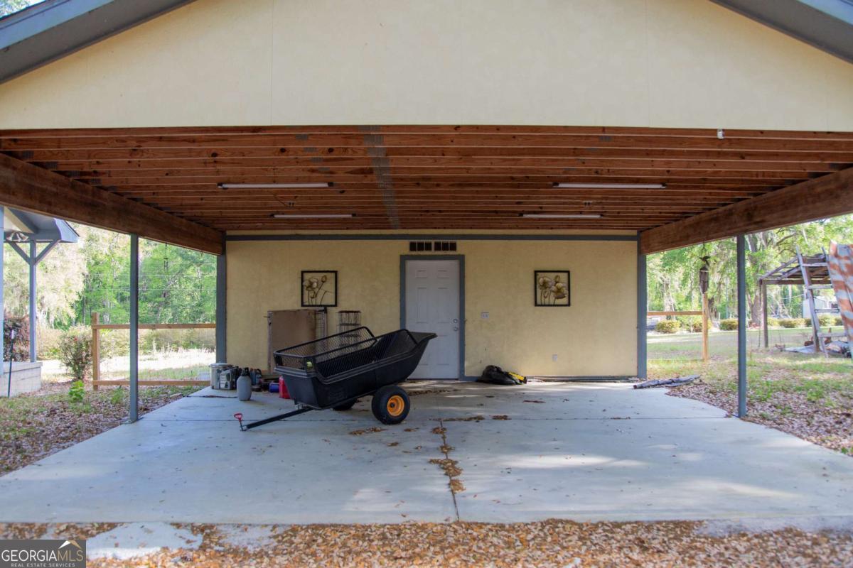 528 Gardner Road Baxley, GA 31513 - Photo 11 of 39 a living room with furniture