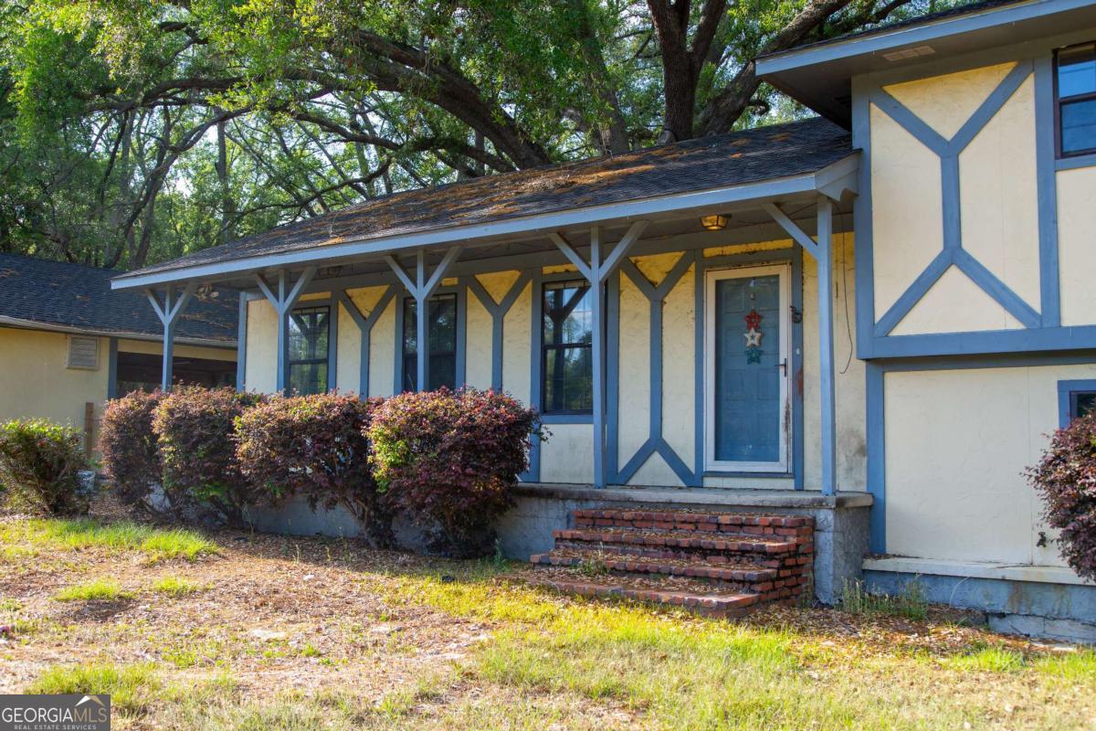 528 Gardner Road Baxley, GA 31513 - Photo 3 of 39 a front view of a house with a yard