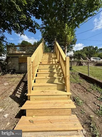 a view of street with a yard