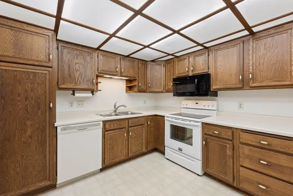 $195,000 | 4385 Trenton Lane North, Unit 312, Plymouth, MN 55442