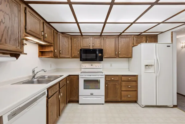 $195,000 | 4385 Trenton Lane North, Unit 312, Plymouth, MN 55442