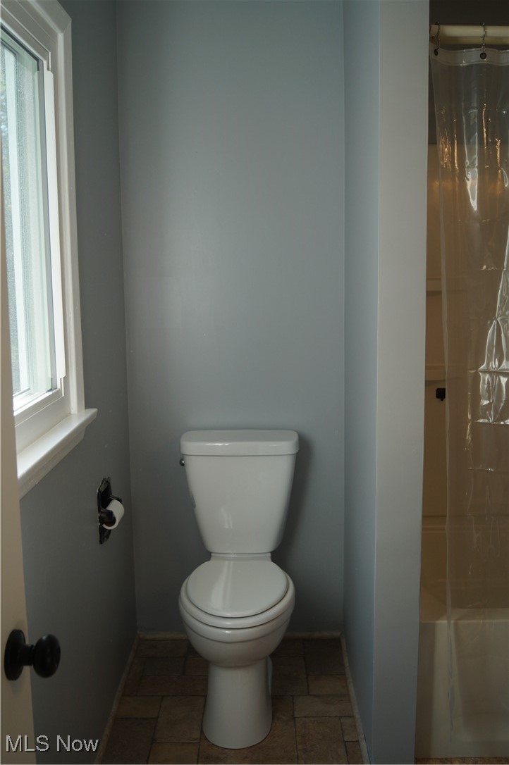 7372 Liberty Road Solon, OH 44139 - Photo 15 of 33 Full bath featuring healthy amount of natural light