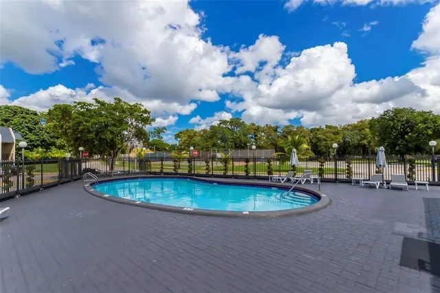 $1,600 | 7925 Fairview Drive, Unit 208, Tamarac, FL 33321