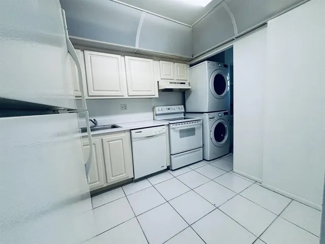 $1,600 | 7925 Fairview Drive, Unit 208, Tamarac, FL 33321