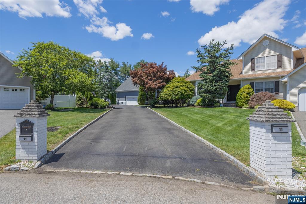 11 Gates Place Wayne, NJ 07470 - Photo 2 of 30