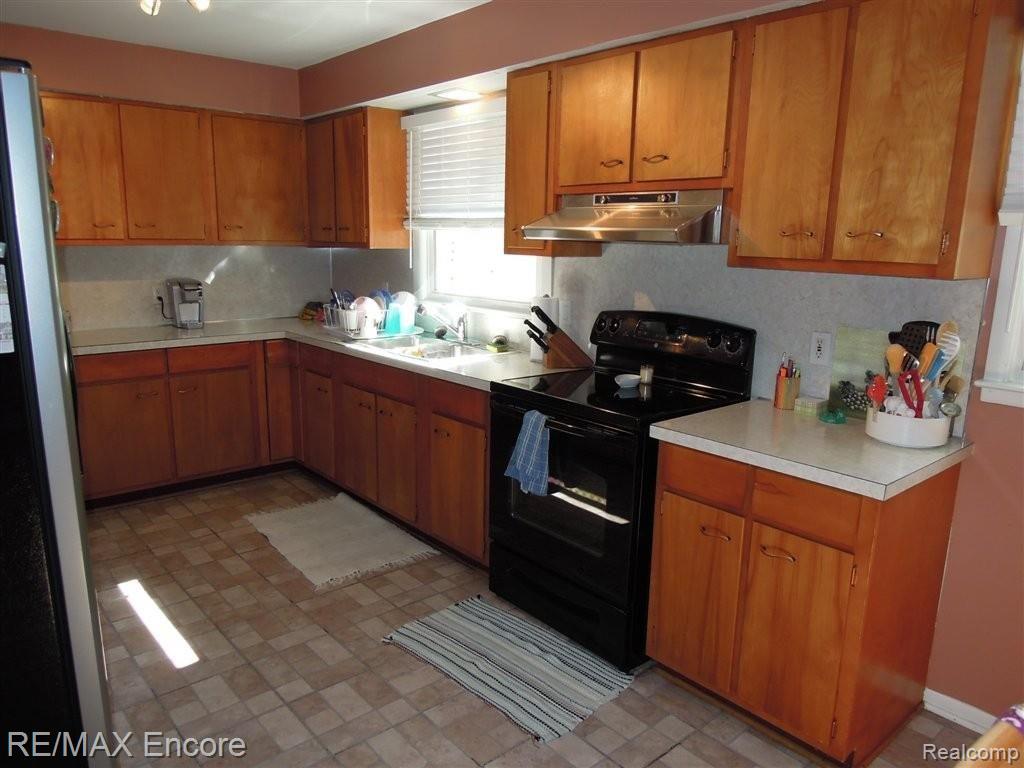 2725 Frembes Road Waterford, MI 48329 - Photo 3 of 24 DSCN5396.JPG