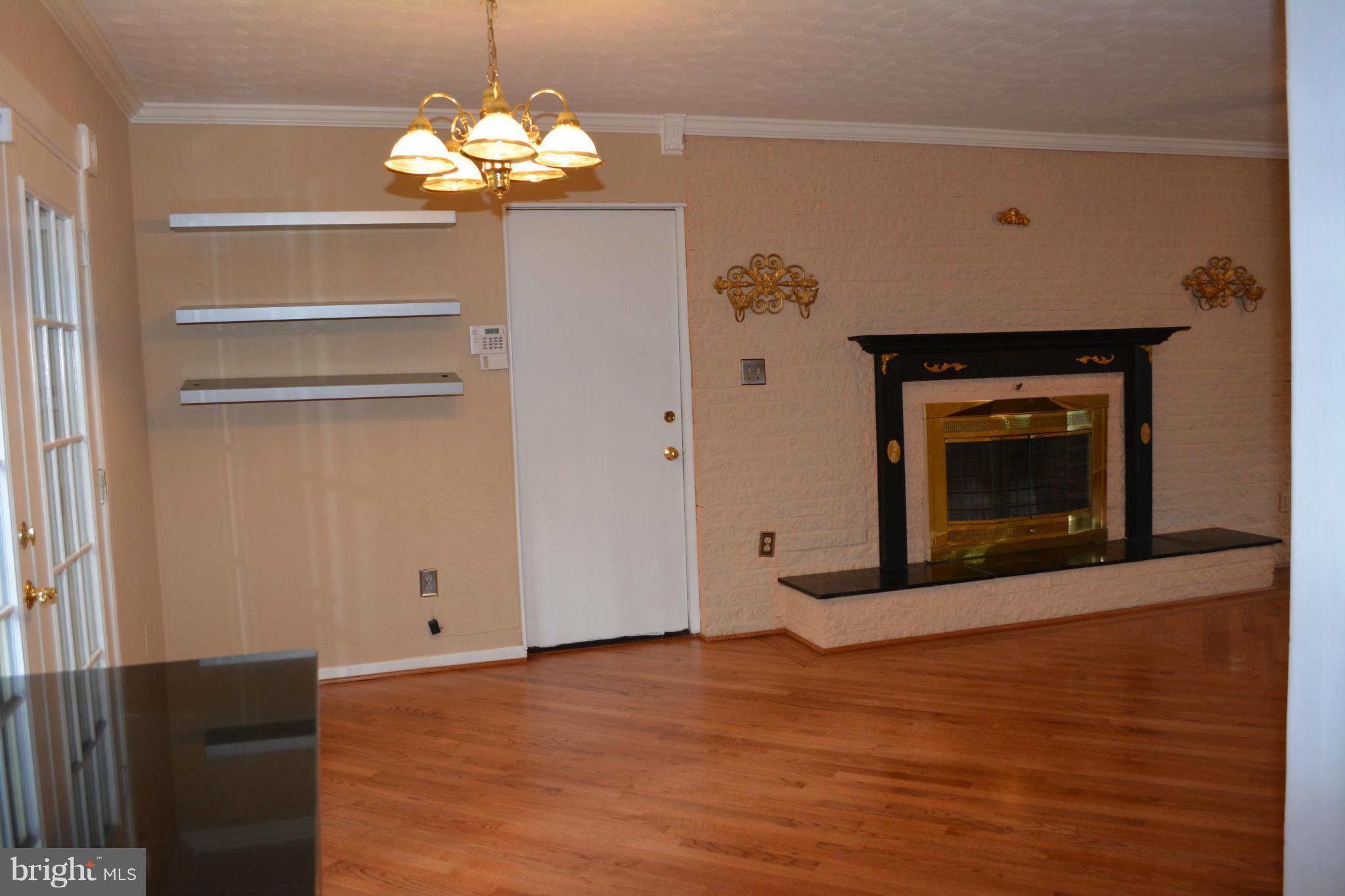 18328 Cabin Road Triangle, VA 22172 - Photo 4 of 26 Family Room