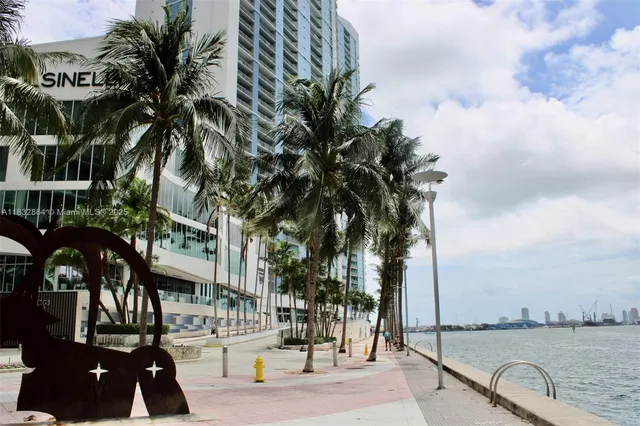 $4,800 | 325 South Biscayne Boulevard, Unit 3922, Miami, FL 33131