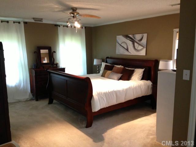 2340 Hamilton Mill Road Charlotte, NC 28270 - Photo 10 of 16 Gallery Image 10