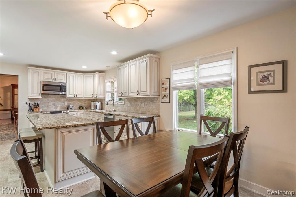 23935 Drake Road Farmington, MI 48335 - Photo 15 of 70