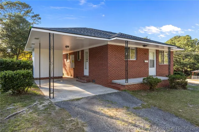a view of a back yard of the house