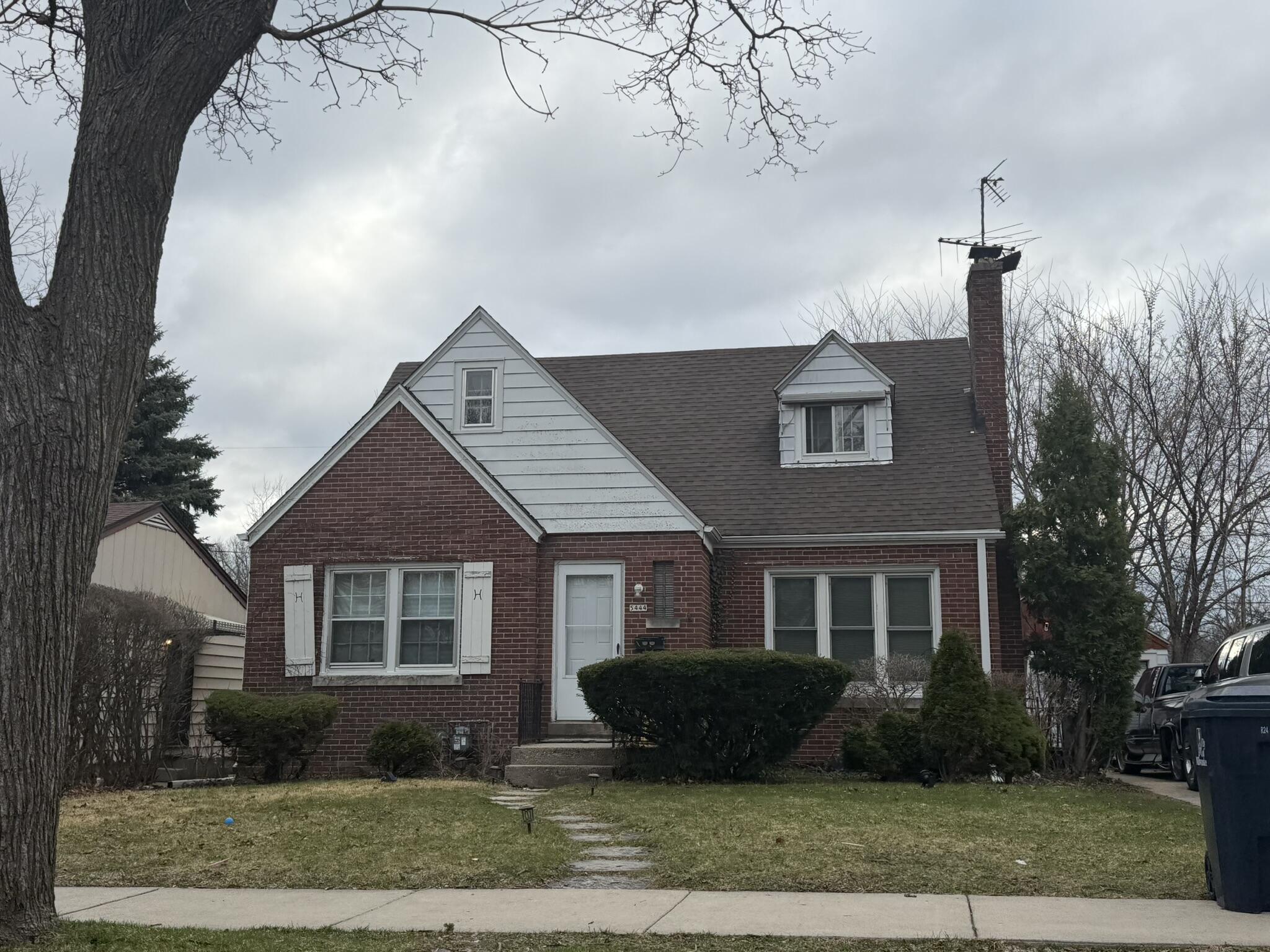 5444 North 52nd Street Milwaukee, WI 53218 - Photo 2 of 3 IMG_1834