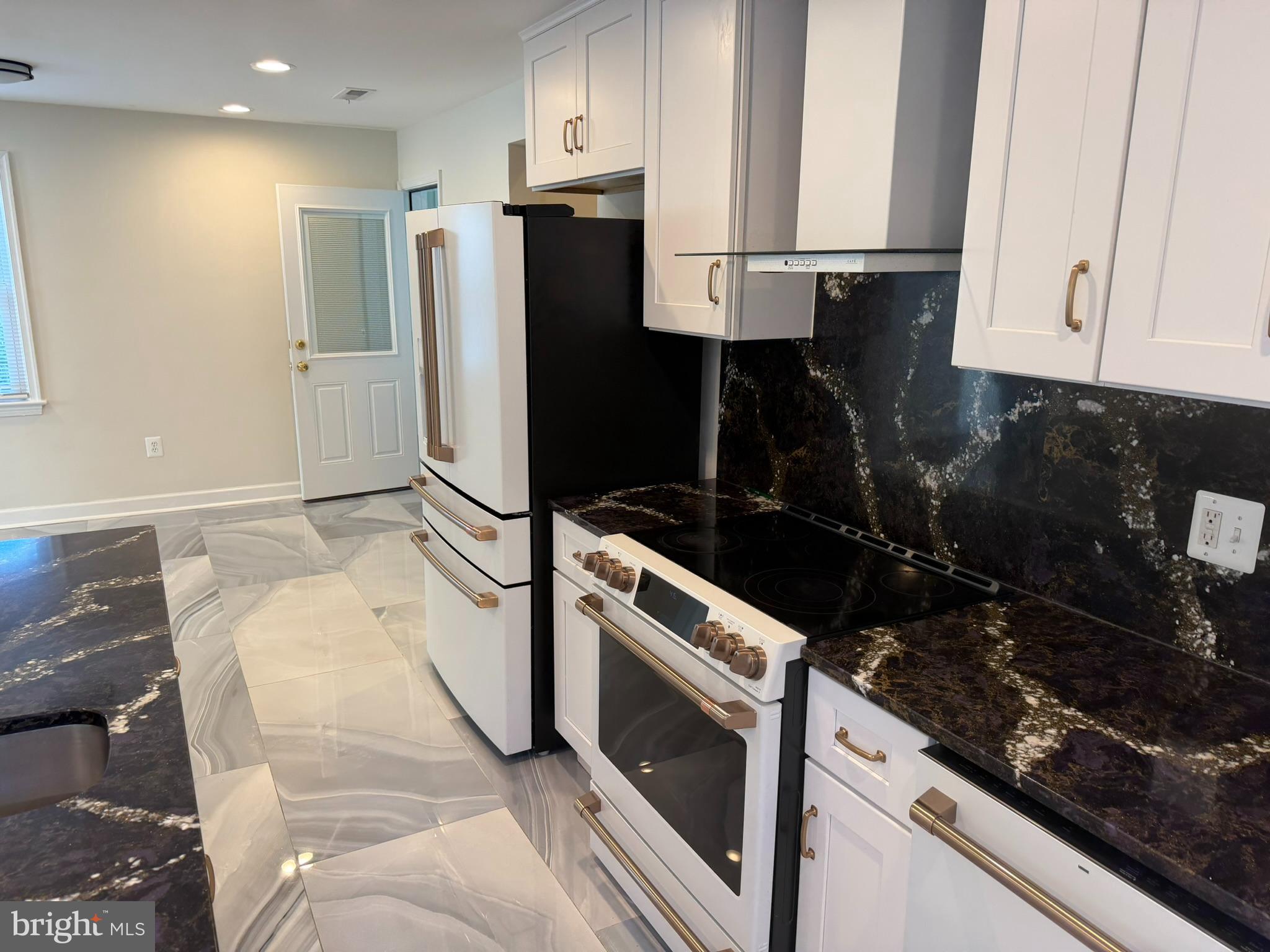 2923 Fairhill Road Fairfax, VA 22031 - Photo 14 of 63