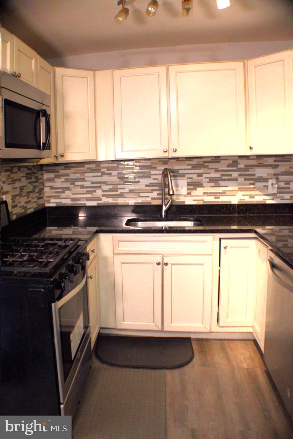 2212 Chamblee Place Herndon, VA 20170 - Photo 12 of 23