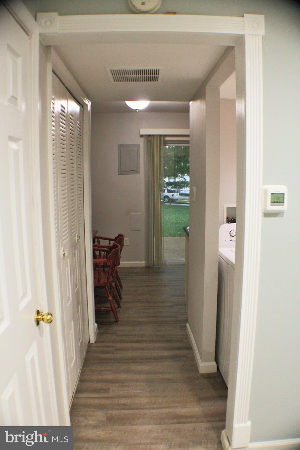 2212 Chamblee Place Herndon, VA 20170 - Photo 6 of 23