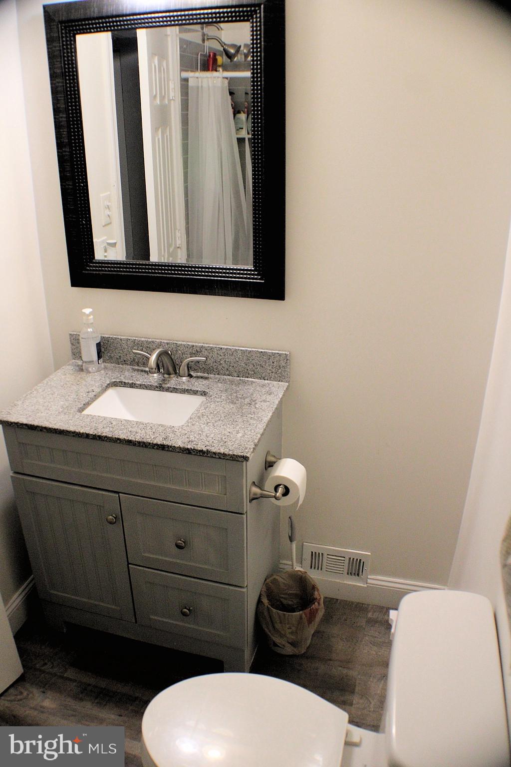 2212 Chamblee Place Herndon, VA 20170 - Photo 9 of 23