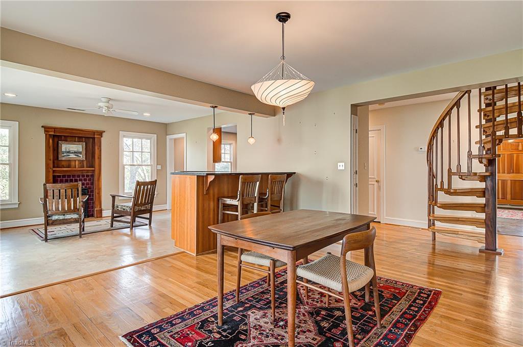 540 Arbor Road Winston-Salem, NC 27104 - Photo 11 of 30 Great room dining area
