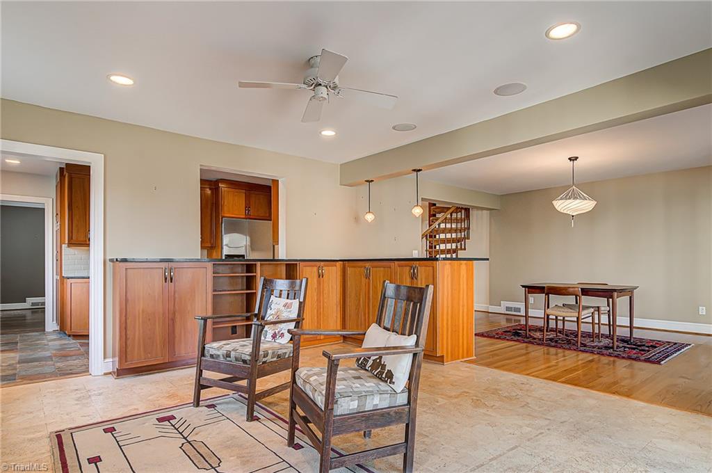 540 Arbor Road Winston-Salem, NC 27104 - Photo 10 of 30 Built-ins for stereo and TV