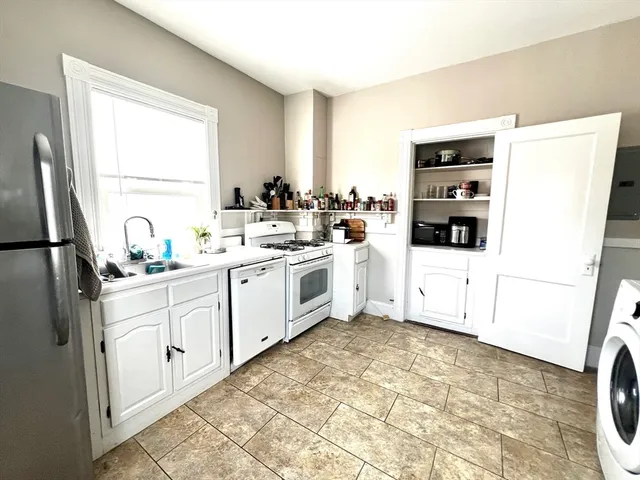 $3,500 | 20 Winslow Road, Unit 2, Brookline, MA 02446