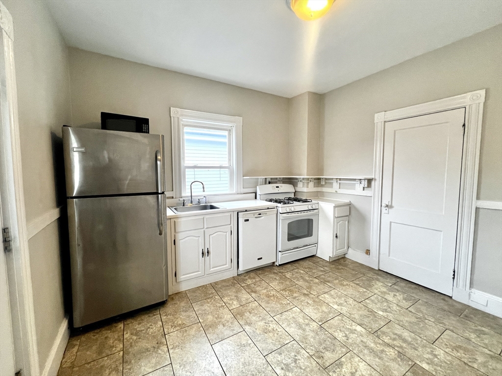 20 Winslow Road, Unit 2 Brookline, MA 02446 - Photo 6 of 13