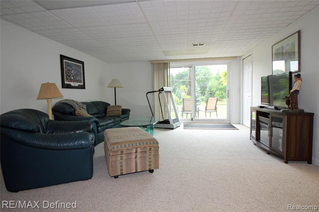 2945 Meadowbrook Drive Rochester Hills, MI 48309 - Photo 15 of 21