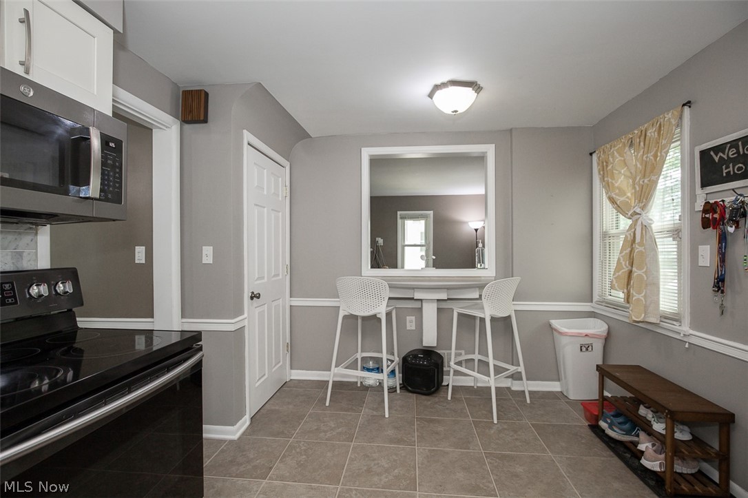 1724 Wiltshire Road Akron, OH 44313 - Photo 10 of 31