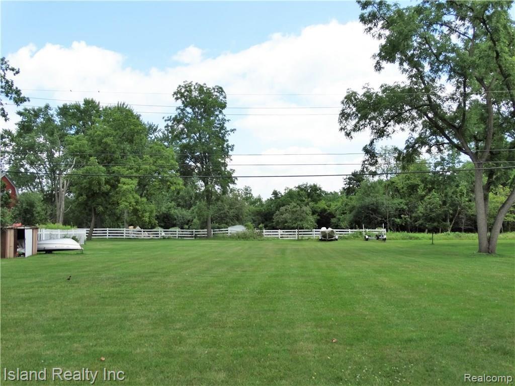 27253 West River Road Grosse Ile, MI 48138 - Photo 9 of 27 DSC03502.JPG